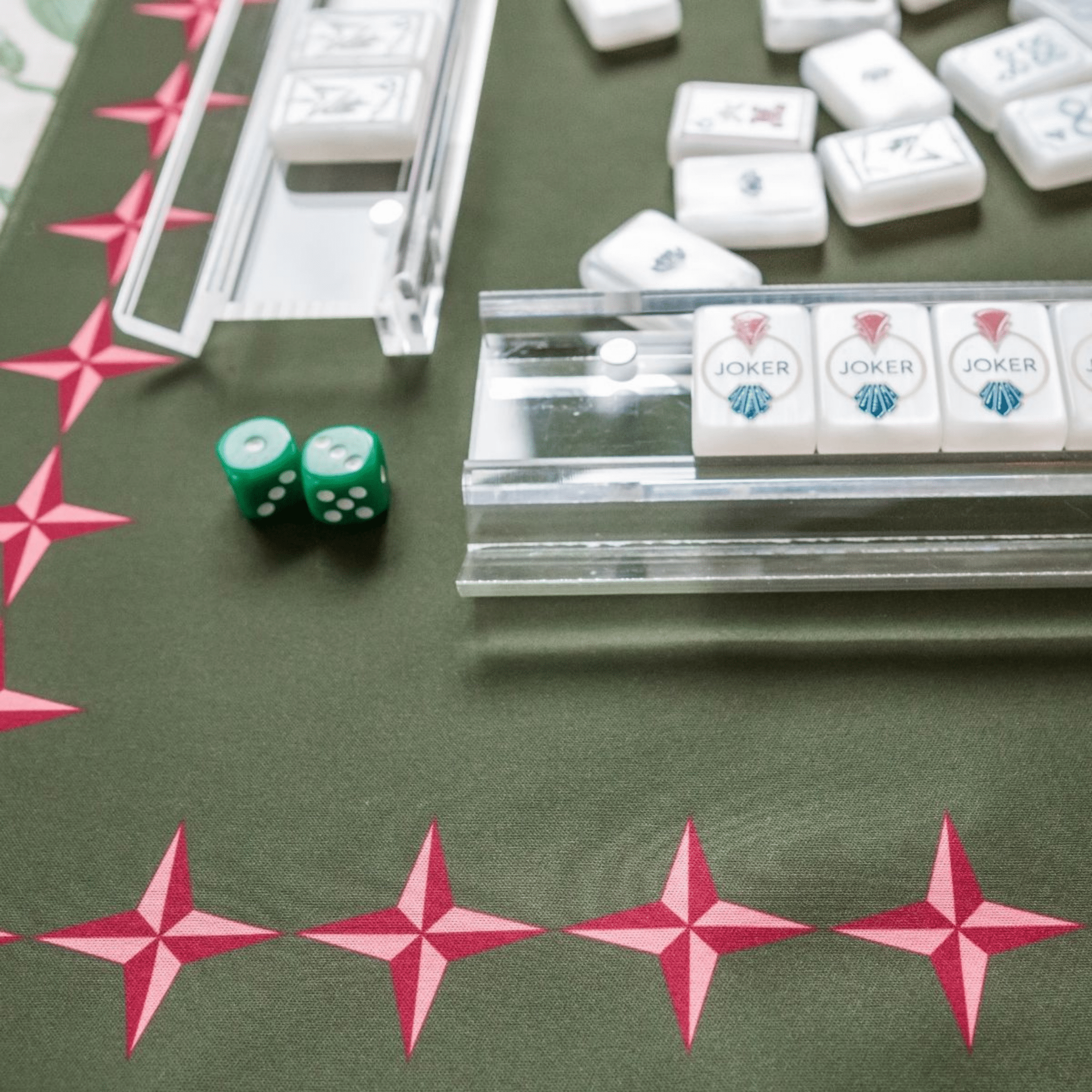 Deco Olive & Red Double-Sided Mahjong Mat