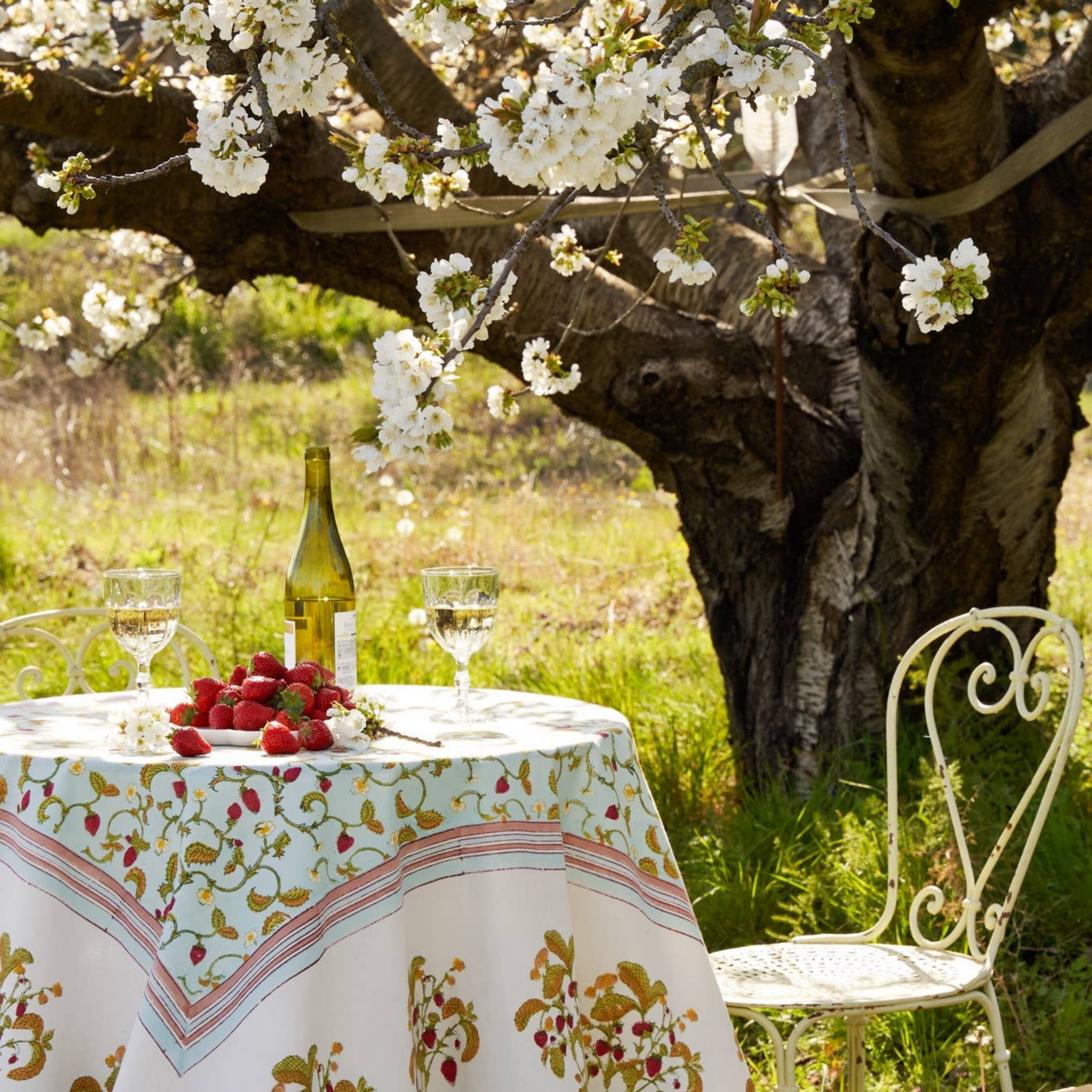 French Tablecloth - Strawberry Blue